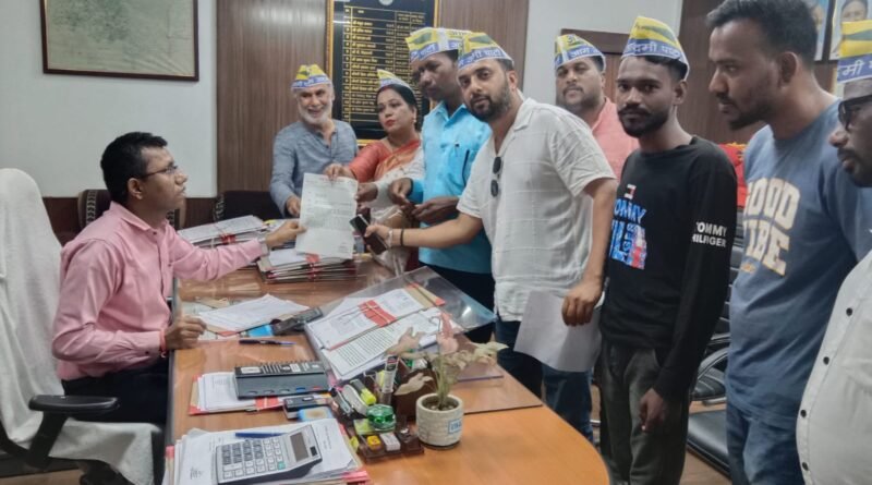 *बिजली की दर बढ़ाने व कटौती से परेशान जनता को न्याय एवं सुविधा दिलाने की मांग,आप ने सौंपा ज्ञापन*