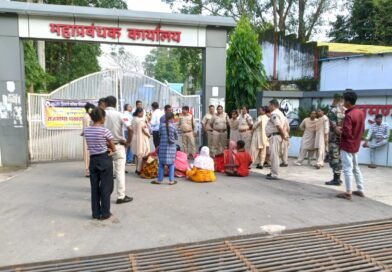 *22 वर्षों के छल से त्रस्त भू-विस्थापितों का अन्न-जल त्याग, गोमती केवट सहित 13 परिवारों की भूख हड़ताल, प्रशासन के हस्तक्षेप पर स्थगित*
