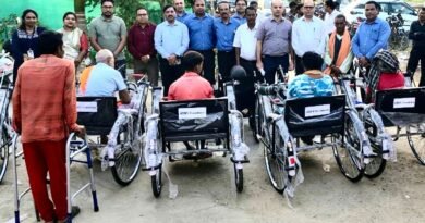 *अदाणी फाउंडेशन ने पताड़ी के सामुदायिक स्वास्थ्य केंद्र में प्रदान किया बुनियादी सुविधाओं के उपकरण व सामग्री, सीएचसी पताड़ी में रोगी बेड, वेटिंग चेयर, एयर कंडीशनर, डीप फ्रीज़र इत्यादि का हस्तांतरण ,दिव्यांगजनों को उपयोगी उपकरणों का सहयोग*