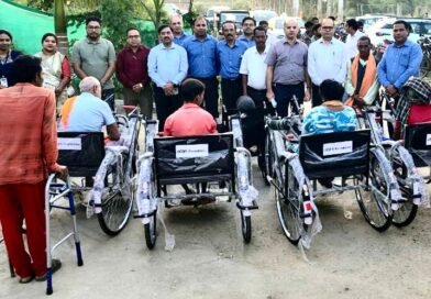 *अदाणी फाउंडेशन ने पताड़ी के सामुदायिक स्वास्थ्य केंद्र में प्रदान किया बुनियादी सुविधाओं के उपकरण व सामग्री, सीएचसी पताड़ी में रोगी बेड, वेटिंग चेयर, एयर कंडीशनर, डीप फ्रीज़र इत्यादि का हस्तांतरण ,दिव्यांगजनों को उपयोगी उपकरणों का सहयोग*