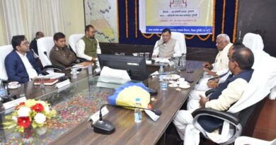 * मुंगेली जिला के प्रभारी मंत्री ने ली विभागीय समीक्षा जनकल्याणकारी योजनाओं में प्रगति, पारदर्शिता और समयबद्ध निराकरण के दिए निर्देश,शासन की योजनाओं का आमजनों को मिले त्वरित एवं समयबद्ध लाभ: जनता में शासन-प्रशासन की सकारात्मक छवि बने मंत्री श्री देवांगन*