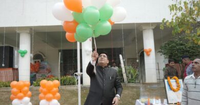 *कलेक्टर कुणाल दुदावत ने कलेक्ट्रेट परिसर में किया ध्वजारोहण,दायित्वों के जिम्मेदारीपूर्ण निर्वहन हेतु अधिकारी-कर्मचारियों को किया प्रेरित,नागरिकों के अपेक्षाओं पर खरा उतरने नई ऊर्जा, उमंग से करें कार्यः- कलेक्टर*