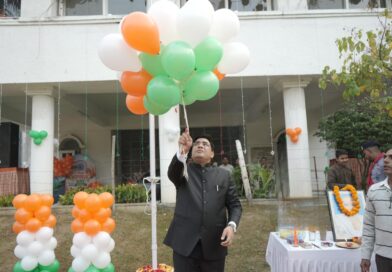 *कलेक्टर कुणाल दुदावत ने कलेक्ट्रेट परिसर में किया ध्वजारोहण,दायित्वों के जिम्मेदारीपूर्ण निर्वहन हेतु अधिकारी-कर्मचारियों को किया प्रेरित,नागरिकों के अपेक्षाओं पर खरा उतरने नई ऊर्जा, उमंग से करें कार्यः- कलेक्टर*