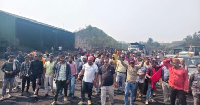 *कोरबा 5 घंटे गेवरा खदान के साइलो एवं कोल उत्पादन को बंद कर भू-विस्थापितों ने किया प्रदर्शन,दो दिन में समस्याओं के समाधान का आश्वाशन दिया प्रबंधन ने*