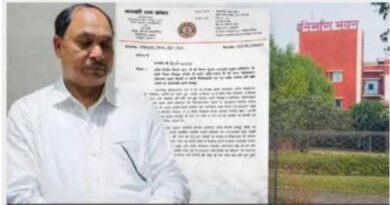 *लोक निर्माण विभाग के मुख्य अभियंता विजय कुमार भतपहरी पर भ्रष्टाचार के गंभीर आरोप: पूर्व गृहमंत्री ननकीराम कंवर ने की CBI जांच की मांग लोक निर्माण विभाग मंत्री अरुण साव के लाडला अधिकारी का क्या होगा भविष्य केंद्र एवं राज्य भाजपा की सरकार बोलती है कि छत्तीसगढ़ में जीरो टॉलरेंस की नीति अपनाई जा रही है तो आखिर इनके ऊपर क्यों मेहरबानी बरसाई जा रही है यह गंभीर सवाल उठ रहे हैं*