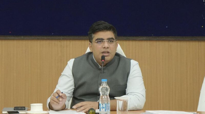 *पीएम सूर्यघर योजना में शहरी व ग्रामीण हितग्राहियों को जोड़ते हुए सोलर पैनल स्थापना में लाएं तेजी- कलेक्टर*