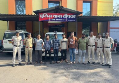 *कोरबा पुलिस ने दीपका खदान से कोयला चोरी करने वाले गिरोह का पर्दाफाश किया,6 आरोपी गिरफ्तार · 215 टन कोयला जब्त · चोरी में प्रयुक्त 3 ट्रेलर + 1 पेलोडर (SDL) जब्त · अपराध धारा 303(2), 3(5) बीएनएस पंजीबद्ध कर की गई कार्रवाई कोयला चोरों में हड़काम मचा हुआ है*