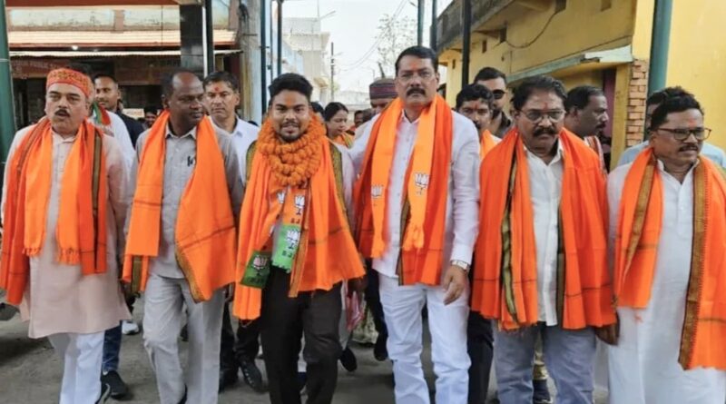 *दीपका में भाजपा का दमदार शक्ति प्रदर्शन, पार्षद प्रत्याशी ऋषिकांत सिदार के नामांकन में उमड़ी भीड़*