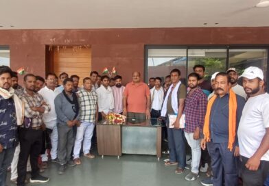 *स्थानीय अनुभवी भारी वाहन चालकों को रोजगार में प्राथमिकता देने की मांग — पूर्व मंत्री जयसिंह अग्रवाल कोरबा विधानसभा के पूर्व विधायक वरिष्ठ कांग्रेस नेता जयसिंह अग्रवाल से आज एसईसीएल परियोजना क्षेत्रों गेवरा़, दीपका, कुसमुंडा एवं कोरबा के छत्तीसगढ़ ड्राईवर महासंघ के प्रतिनिधिमंडल ने मुलाकात कर स्थानीय भारी वाहन चालकों की गंभीर समस्याओं से अवगत कराया*