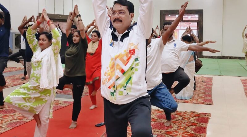 *अंतरराष्ट्रीय योग दिवस पर भाजपा का विशेष आयोजन: कोरबा के आशीर्वाद पॉइंट में गोपाल मोदी जी की अगुवाई में हुआ भव्य योग शिविर*