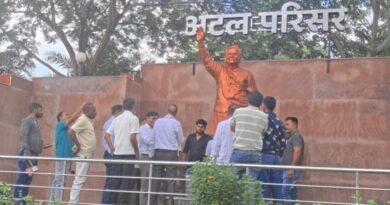 *कटघोरा में अटलजी की कांस्य प्रतिमा मानकों के अनुरूप नहीं होने पर उप अभियंता तत्काल प्रभाव से निलंबित*