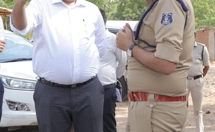 *स्वतंत्रता दिवस की तैयारियों को लेकर कलेक्टर-एसपी ने सीएसईबी ग्राउंड का किया निरीक्षण,मंच, बैठक, पार्किंग, और सुरक्षा व्यवस्था के संबंध में दिए आवश्यक निर्देश*