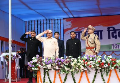 *कवर्धा जिले के प्रभारी व उद्योग मंत्री लखन लाल देवांगन ने कवर्धा के मुख्य समारोह में ध्वजारोहण किया और जनता को मुख्यमंत्री का संदेश दिया,जिले में हष्र्षोल्लास के साथ मनाया गया 80 वां स्वतत्रंता दिवस,पर शहीदों के परिवार हुए सम्मानित*