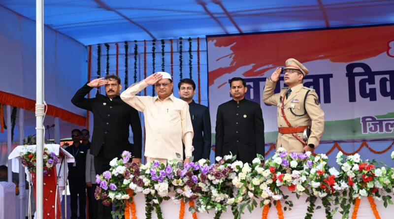 *कवर्धा जिले के प्रभारी व उद्योग मंत्री लखन लाल देवांगन ने कवर्धा के मुख्य समारोह में ध्वजारोहण किया और जनता को मुख्यमंत्री का संदेश दिया,जिले में हष्र्षोल्लास के साथ मनाया गया 80 वां स्वतत्रंता दिवस,पर शहीदों के परिवार हुए सम्मानित*