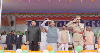 *कोरबा में 80 वें स्वतंत्रता दिवस हर्षोल्लास और उमंग के माहौल से मनाया गया,मुख्य अतिथि बिलासपुर विधायक अमर अग्रवाल ने ध्वजारोहण कर परेड की सलामी ली,शहीद जवानों के परिजनों को किया सम्मानित*