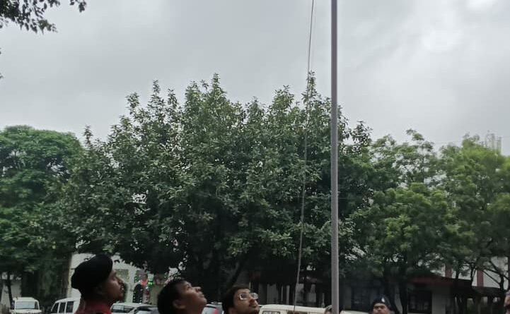 *जिला पंचायत में हर्षोल्लास से मनाया गया स्वतंत्रता दिवस,जिला पंचायत अध्यक्ष डॉ. पवन कुमार सिंह ने किया ध्वजारोहण,गांवों को आत्मनिर्भर बनाने के लिए प्रतिबद्धता के साथ करें कार्य: सीईओ प्रतीक जैन*