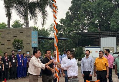 *न्यू कोरबा हॉस्पिटल में मरीज के साथ किया ध्वजारोहण,बेहतर स्वास्थ्य सेवाएं देने डॉ. चंदानी ने दोहराई प्रतिबद्धता*