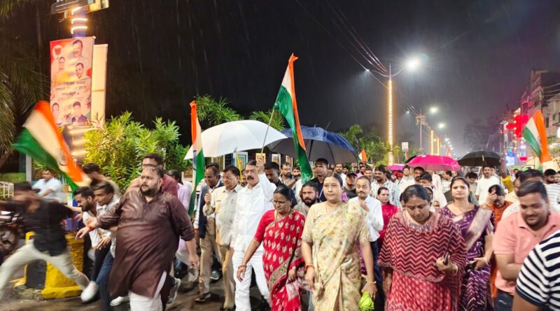 *राष्ट्रीय गीत के अपमान के विरोध में भाजपा का जोरदार प्रदर्शन, कांग्रेस कार्यालय के सामने गूंजा वंदे मातरम्*