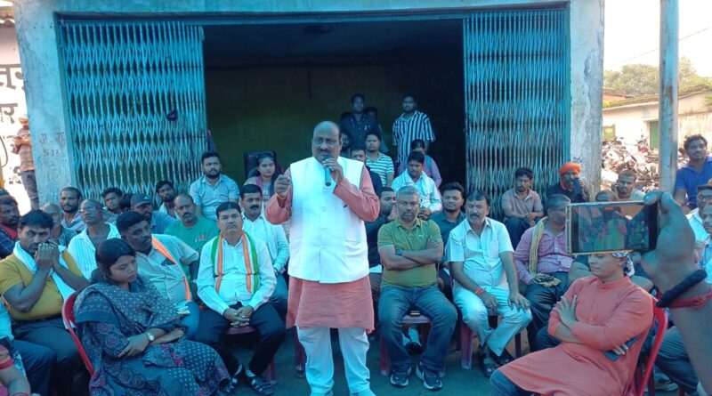 *ग्रामीणों के दबाव का असर, मानिकपुर खदान विस्तार की जनसुनवाई स्थगित,अंतत secl प्रबंधन को झुकना पड़ा भू-विस्थापितों की एकता के सामने 500 से अधिक ग्रामीणों के संकल्प के बाद SECL प्रबंधन ने 21 अगस्त की प्रस्तावित पर्यावरणीय जनसुनवाई टाली जयसिंह अग्रवाल बोले, “स्थगन समाधान नहीं, अब ग्रामीणों की जायज मांगों के निराकरण का समय”*