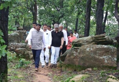 *पुटका पहाड़ में पर्यावरणीय पुनरुद्धार को मिलेगी नई गति, वन मंत्री केदार कश्यप ने किया कार्यों का निरीक्षण, मंत्री ने पुनरुद्धार कार्यों में तेजी लाने के दिए निर्देश,वन्यजीव आवास, प्राकृतिक वनस्पतियों और हाथी कॉरिडोर के संरक्षण पर विशेष जोर*