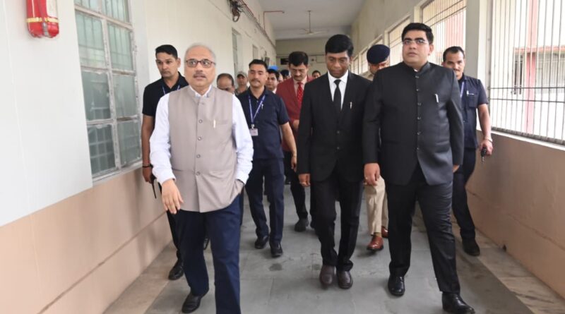 *माननीय मुख्य न्यायमूर्ति श्री रमेश सिन्हा ने किया कोरबा जिला न्यायालय का निरीक्षणः न्यायालयीन व्यवस्थाओं, अधोसंरचना एवं निर्माण कार्यों का लिया जायजा, अधिवक्ता संघ द्वारा न्यायमूर्ति का किया गया सम्मान*