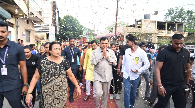 *कृष्ण जन्माष्टमी पर उद्योग मंत्री लखनलाल देवांगन ने विभिन्न मंदिरों में किए बाल गोपाल के दर्शन,मथुरा-वृंदावन की तरह सजा सप्तदेव मंदिर, शहरभर में कृष्ण जन्माष्टमी की रही धूम*