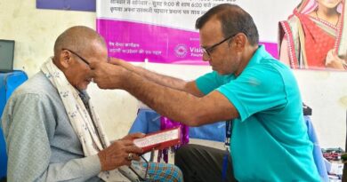 *कोरबा में अदाणी फाउंडेशन का नेत्र जाँच अभियान: 25 गांवों के 3,005 लोगों की हुई जाँच,डेढ़ महीने में 35 नेत्र जाँच शिविरों का आयोजन,⁠2303 लोगों को बांटे गए चश्मे*
