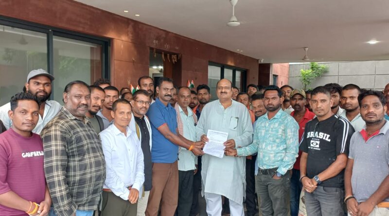 *मानिकपुर कोल खदान विस्तार से प्रभावित ग्रामीणों ने पूर्व मंत्री जयसिंह अग्रवाल से लगाई गुहार,25 सितंबर की जनसुनवाई से पहले मुआवजा, रोजगार एवं पुनर्वास की लंबित समस्याओं के निराकरण की मांग*
