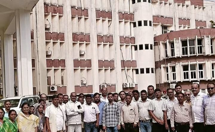 *SECL प्रबंधन के उदासीन रवैये से हरदीबाजार के ग्रामीणों में आक्रोश, 5 अक्टूबर को सीएमडी कार्यालय बिलासपुर के घेराव और तालाबंदी का ऐलान,विधायक की मौजूदगी में बैठक के बाद भी नहीं सुलझे मुआवजा, रोजगार व पुनर्वास के मुद्दे,2-3 दिन में समाधान के आश्वासन के बाद भी प्रबंधन की चुप्पी से बढ़ा असंतोष,ग्राम पंचायत हरदीबाजार के सरपंच लोकेश्वर सिंह कंवर व कटघोरा विधायक प्रेमचंद पटेल के नेतृत्व में होगा उग्र एवं शांतिपूर्ण आंदोलन*