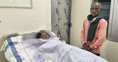 *अस्थाई स्वास्थ्य केंद्र हरदीबाजार में महिला की संदिग्ध परिस्थितियों में मौत, ग्रामीणों ने लगाया लापरवाही का गंभीर आरोप,ब्लड बीपी समेत सभी जांच रिपोर्ट सामान्य आने के बाद भी महिला ने तोड़ा दम,अस्पताल प्रबंधन व बीएमओ के खिलाफ ग्रामीणों में भारी आक्रोश, मुआवजा व जांच की मांग पर अड़े,क्षेत्रीय विधायक प्रेमचंद पटेल व जिला पंचायत उपाध्यक्ष निकिता मुकेश जायसवाल समेत कई जनप्रतिनिधि मौके पर पहुंचे*
