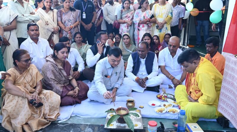 *उद्योग मंत्री लखन लाल देवांगन और विधायक प्रेमचंद पटेल ने घुड़देवा में ₹99.64 लाख की लागत से निर्मित नवीन शाला भवन का किया लोकार्पण, विद्यार्थियों को मिली बेहतर शैक्षणिक सुविधा  0 99.64 लाख की लागत की शासकीय उच्चतर माध्यमिक विद्यालय के नवीन भवन का लोकार्पण*