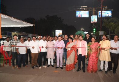 *सीएसईबी चौक में वेटिंग शेड का उद्योग मंत्री लखनलाल देवांगन ने किया लोकार्पण, तीन प्रमुख मार्गों पर 195 स्ट्रीट लाइटों से बढ़ेगी रोशनी,धूप और बारिश से मिलेगी राहत, सार्वजनिक स्थलों पर आवागमन होगा सुविधाजनक*