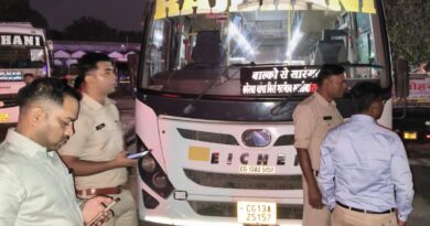 *जिला क्षेत्रीय परिवहन अधिकारी अतुल असैय्या ने नया बस स्टैंड कोरबा मे जाकर वहां से चलने वाले बसो का संघन जांच किया जिसमें राजधानी बस क्रमांक नंबर सीजी 13A Z 51 57 के दस्तावेज मांगे गए जिसमें बस का फिटनेस खत्म हो चुका था जिस पर ₹5000 का फाइन लगाया गया और सक्त निर्देश दिया गया*